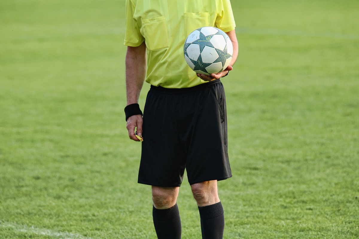 “Ti muovi come una scimmia”, gli insulti razzisti di un arbitro a un giocatore nero di 17 anni article-post