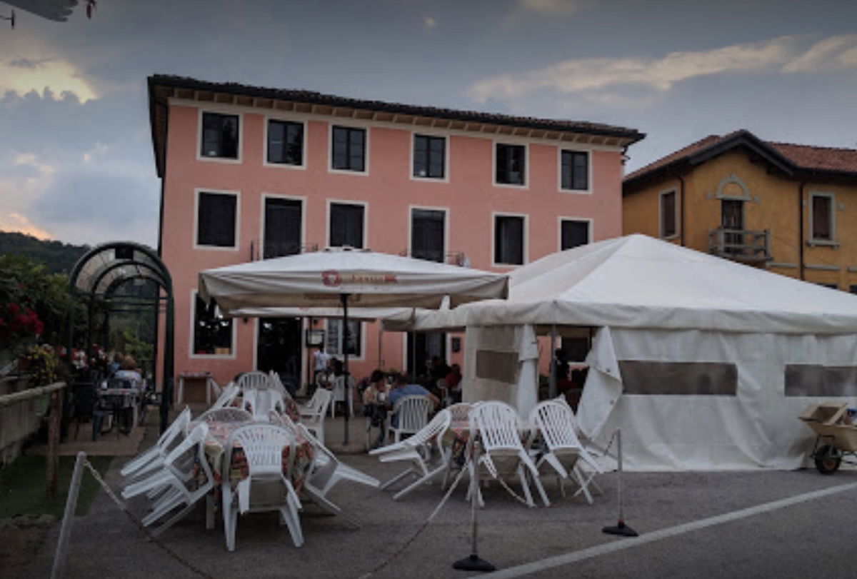 La risposta perfetta del proprietario di un ristorante alla recensione di un cliente omofobo article-post