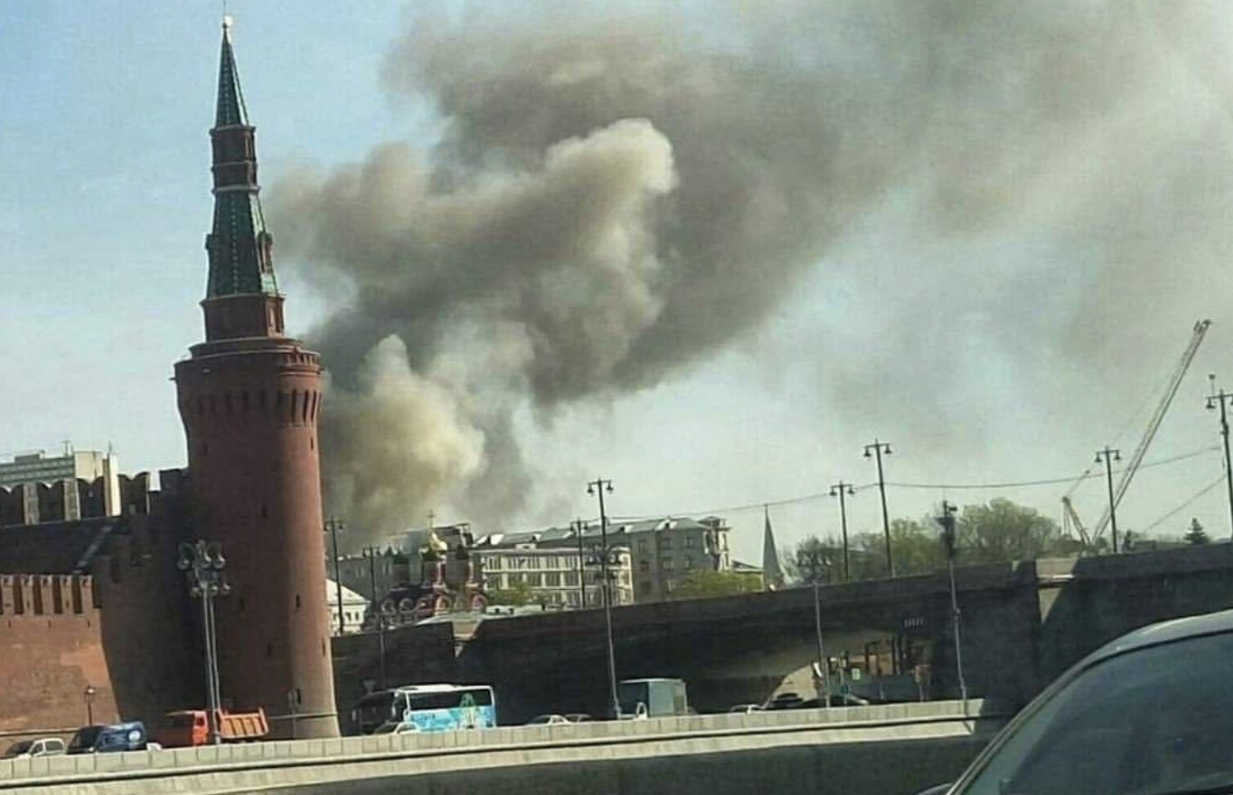 Incendio Mosca vicino Cremlino