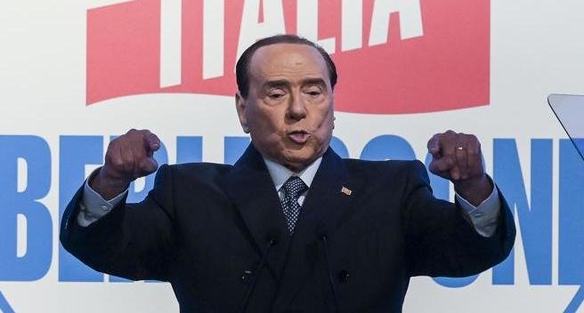 La Presidenza del Consiglio chiede a Berlusconi un risarcimento da 10 milioni per “discredito planetario”