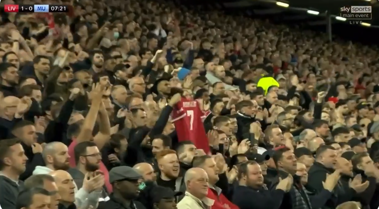 cristiano ronaldo applauso anfield liverpool