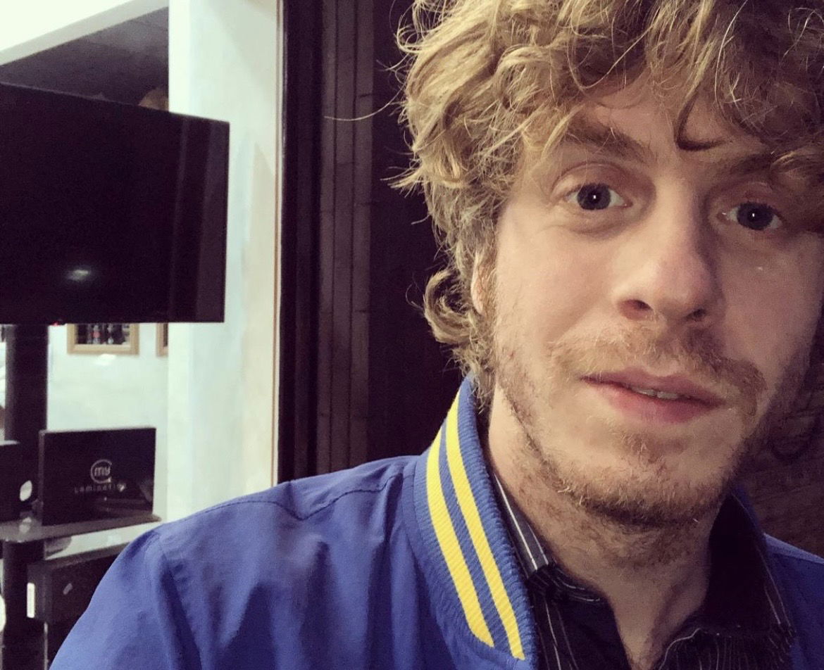 Lodo Guenzi: “Solo attraverso la complessità e il confronto possono nascere idee intelligenti” | INTERVISTA article-post