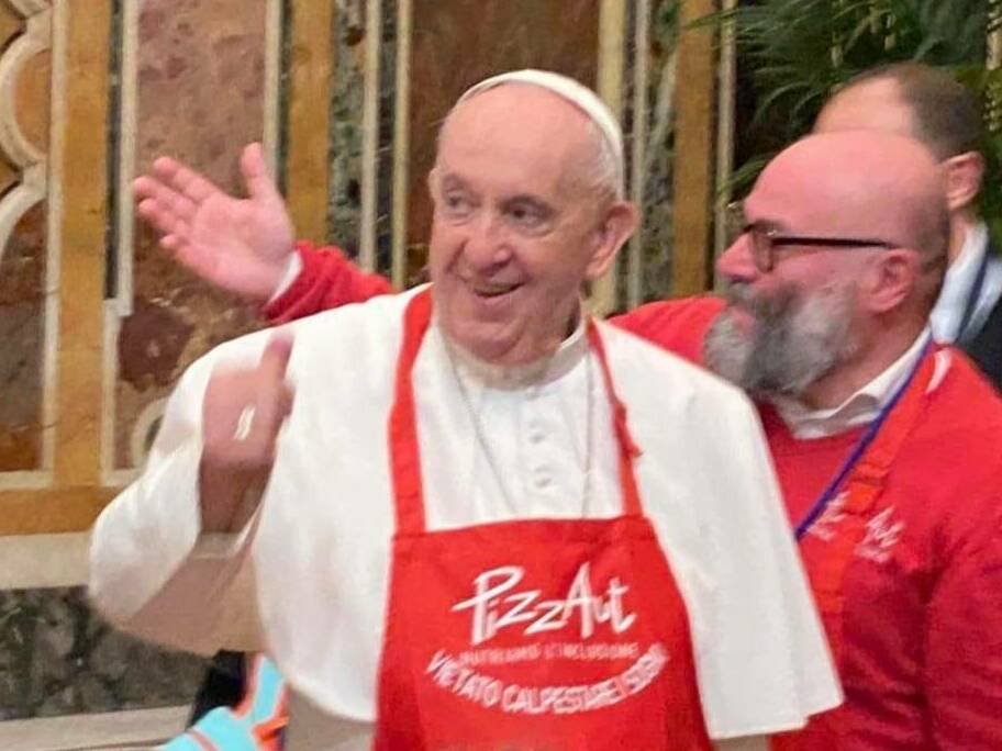 papa francesco grembiule pizzaiolo pizzaut