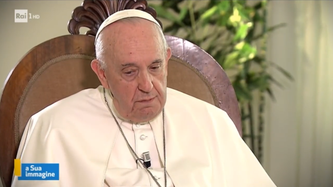 silenzio papa francesco video intervista perché