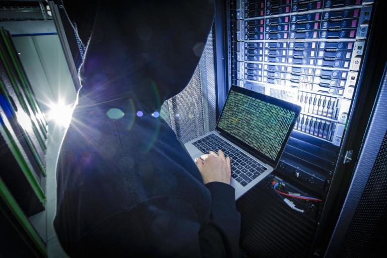 La Procura indaga sugli attacchi informatici degli hacker russi ai siti istituzionali italiani