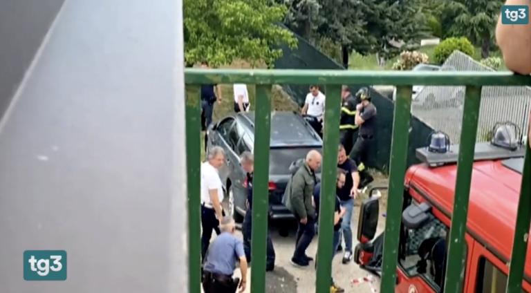 La marcia “tolta inavvertitamente” ha fatto partire l’auto che ha ucciso un bimbo in un asilo a L’Aquila La marcia “tolta inavvertitamente” ha fatto partire l’auto che ha ucciso un bimbo in un asilo a L’Aquila