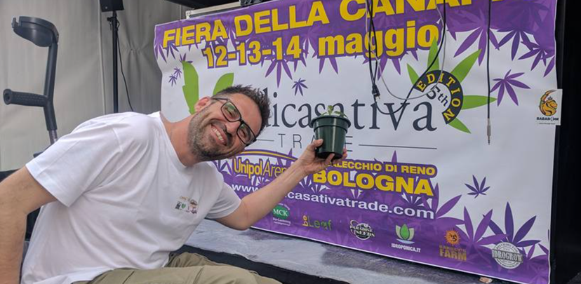 Andrea Triscuoglio, malato di Sla arrestato perché trovato con la cannabis light (che usa per curarsi) article-post