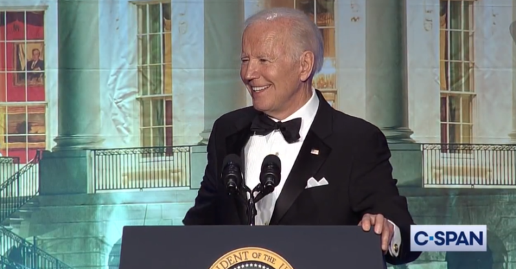 biden trump piaga batttua cena corrispondenti casa bianca video