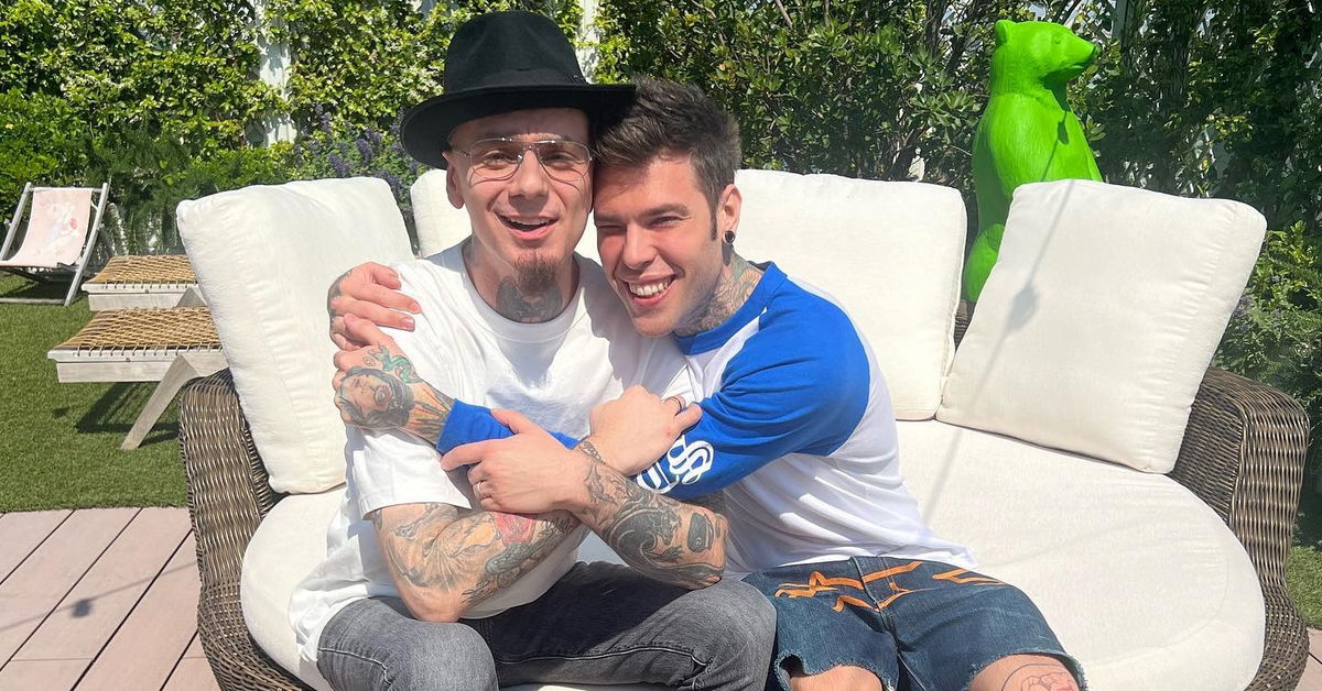 Fedez e J-Ax fanno pace dopo quattro anni (e annunciano un nuovo progetto per Milano) article-post
