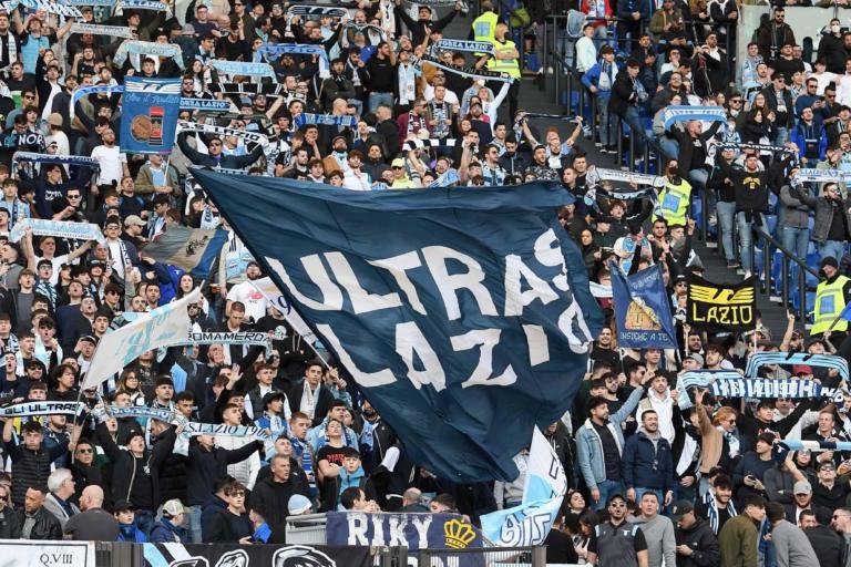 I vergognosi cori razzisti dei tifosi della Lazio contro lo steward dell’Olimpico | VIDEO