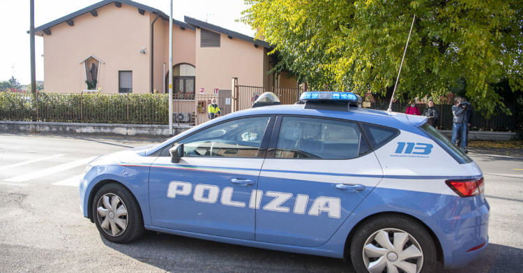 polizia due donne cinesi
