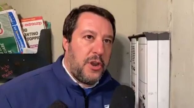 Salvini citofona 