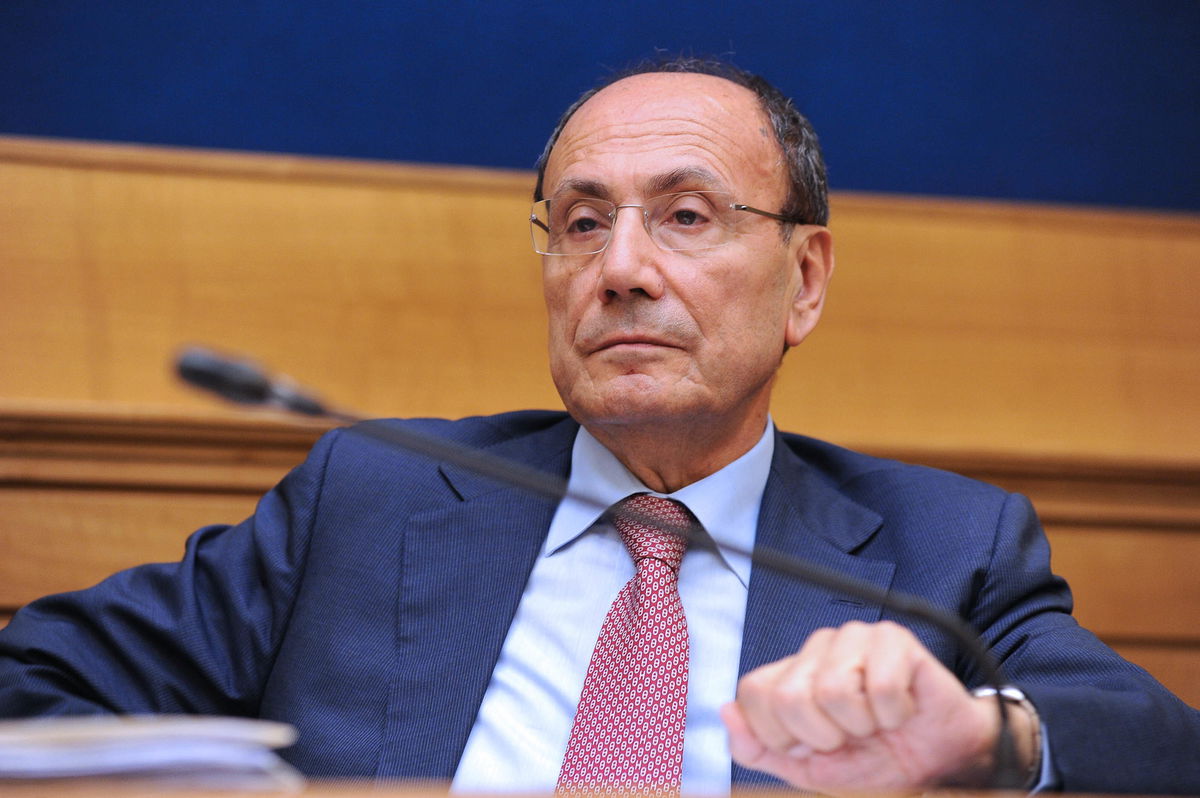 Schifani è riuscito nell’impresa di “assegnare” a Berlusconi l’Oscar alla legalità (fa già ridere così) article-post
