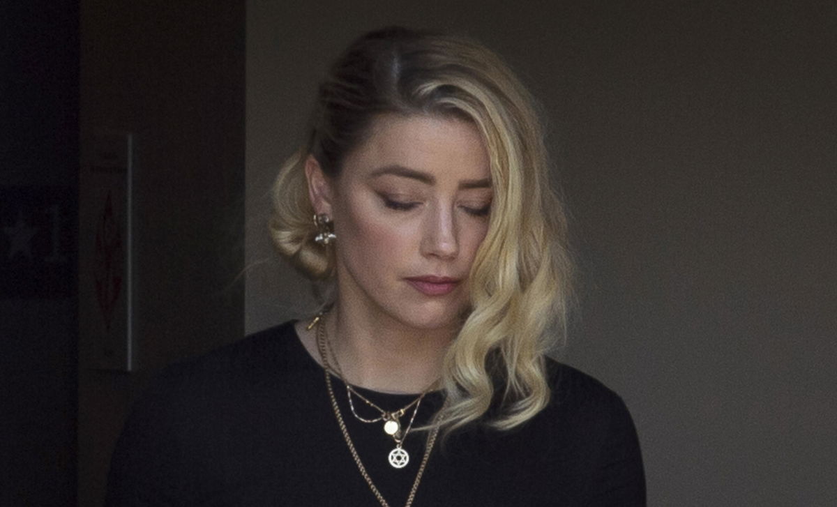 “Capisco i giudici, Johnny Depp è molto amato…”, Amber Heard parla dopo la sentenza della causa contro l’ex marito | VIDEO article-post