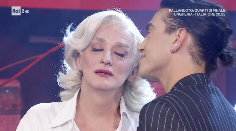 Drusilla Foer e Michele Bravi cantano “Una lunga storia d’amore” di Gino Paoli | VIDEO article-post