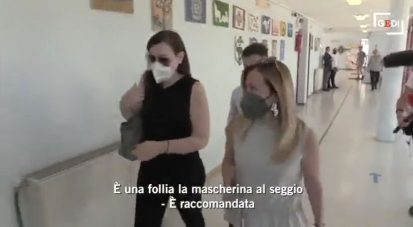 Giorgia Meloni si lamenta della mascherina obbligatoria per votare, anche se non è così | VIDEO article-post