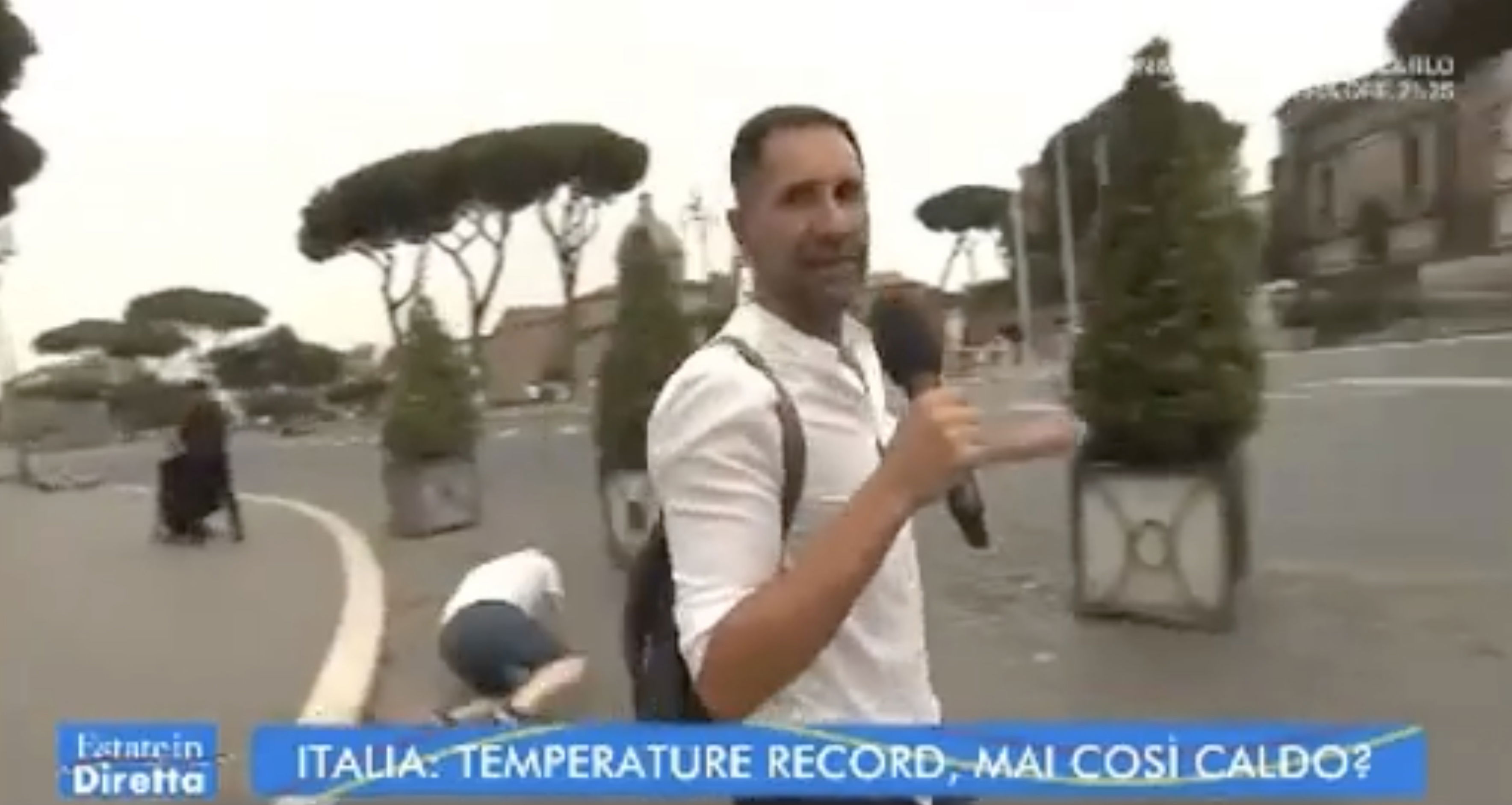 Passante cade in diretta