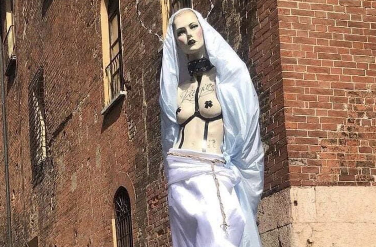 Le polemiche per la presunta Madonna a seno nudo al Pride di Cremona article-post