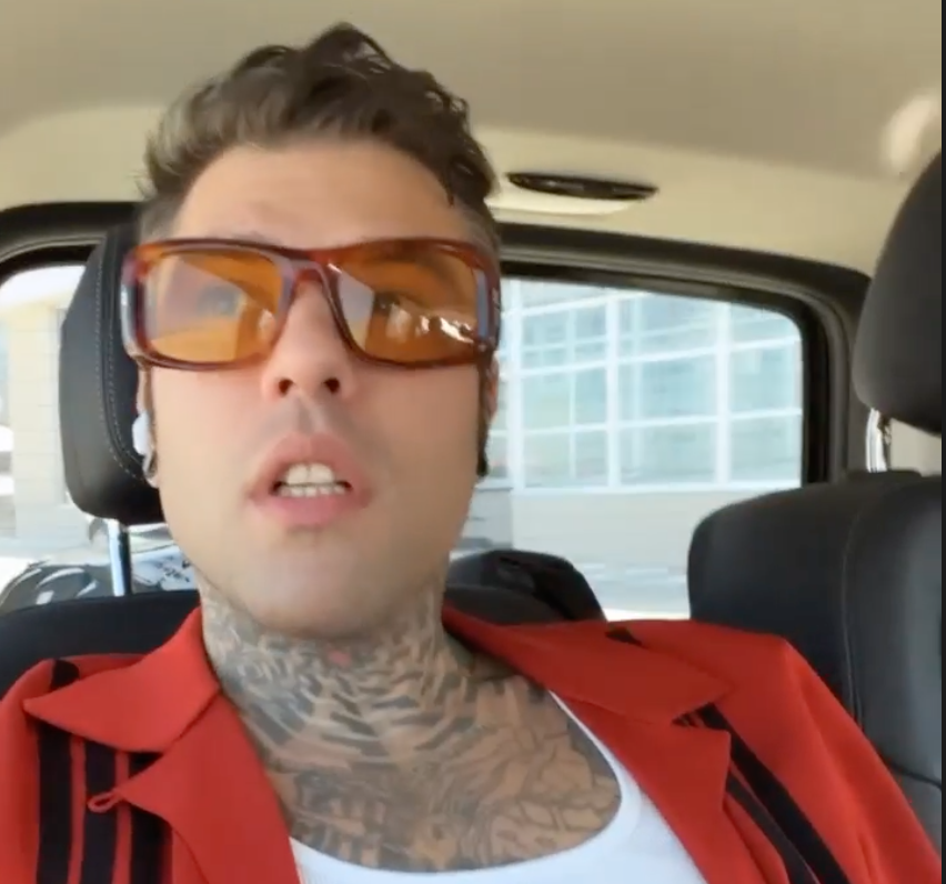 Fedez contro invito castità Vaticano