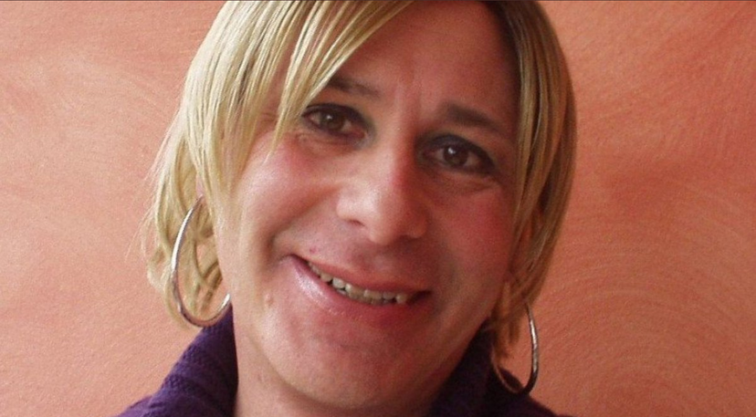 “Se una vuole vestirsi da donna…”: Fiano ricorda la vita e la morte di Cloe Bianco | VIDEO article-post