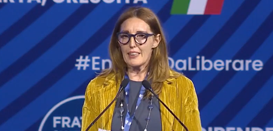 “Dire che si è gay è una cosa, presentarsi in classe con la parrucca è un’altra”: le parole di Elena Donazzan sul caso Cloe Bianco article-post