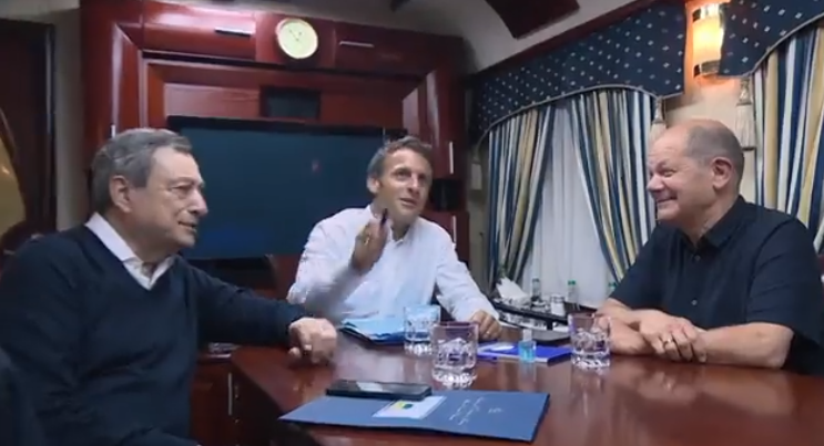 Draghi va a Kyiv con Macron e Scholz. E Medvedev li attacca: “Quei mangia rane, würstel e spaghetti” article-post