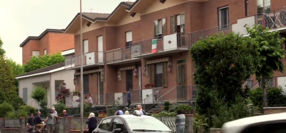 Respira autonomamente il bimbo di 13 mesi lanciato dal secondo piano dalla babysitter a Soliera article-post