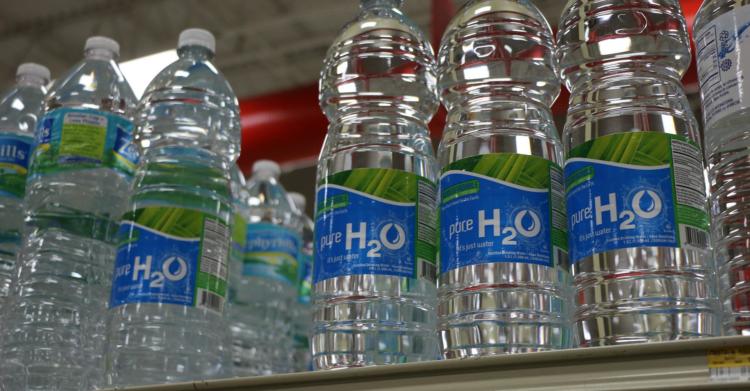 Fulco Pratesi acqua supermercato veleno minaccia iniezioni