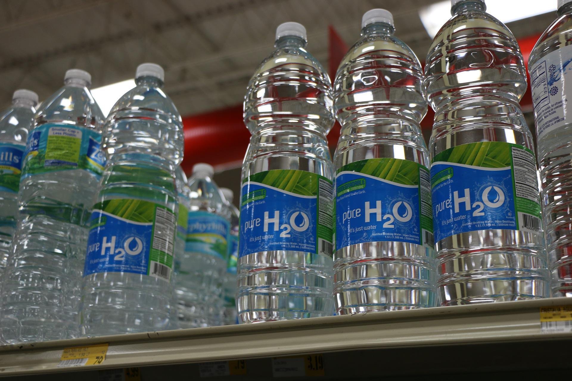 Fulco Pratesi acqua supermercato veleno minaccia iniezioni