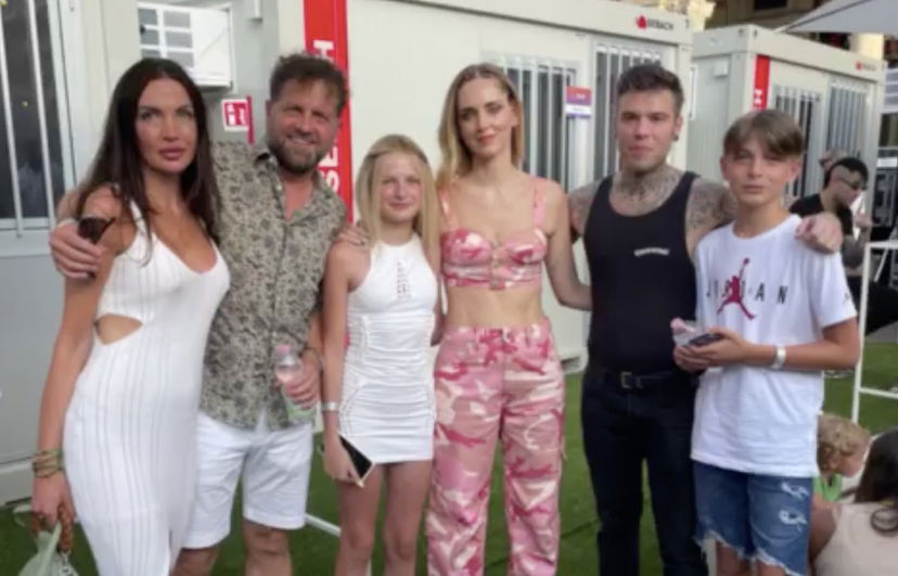 L’incontro tra Fedez e la giovane Azzurra, la 13enne che ha la stessa malattia del rapper | VIDEO article-post