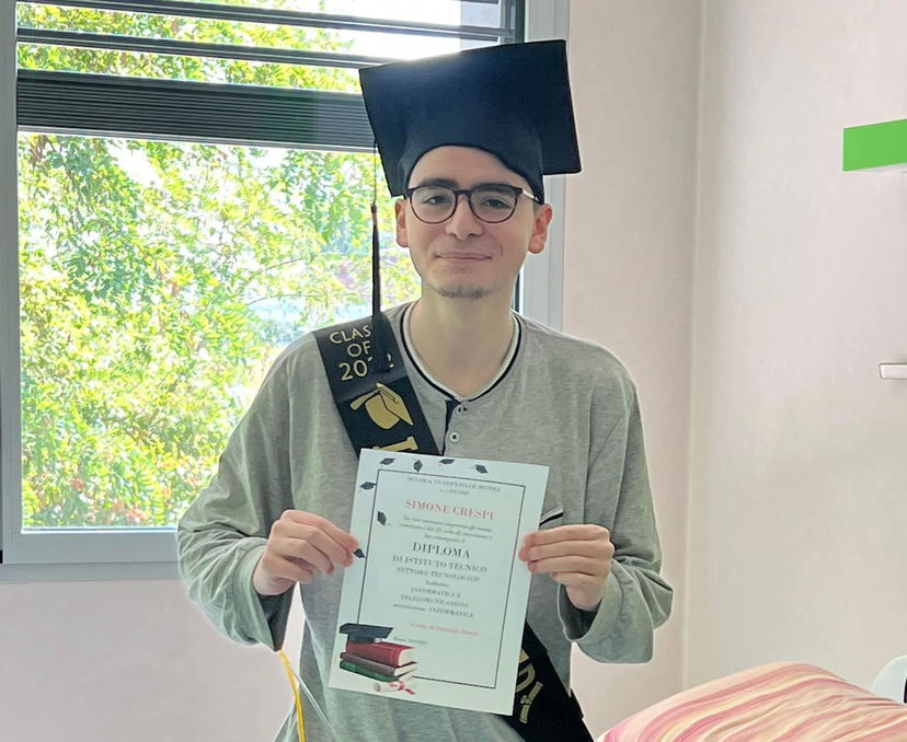 Il grande traguardo di Simone: malato di tumore, si diploma in ospedale a 18 anni article-post
