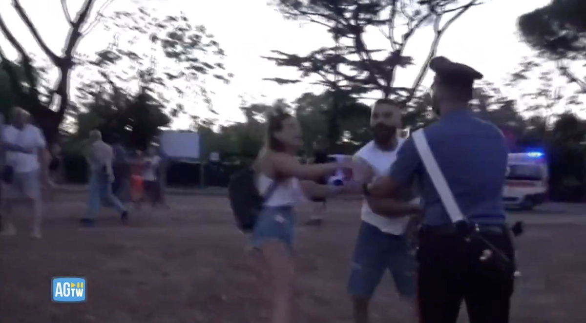 L’aggressione ai giornalisti che documentavano gli incendi a Roma | VIDEO article-post