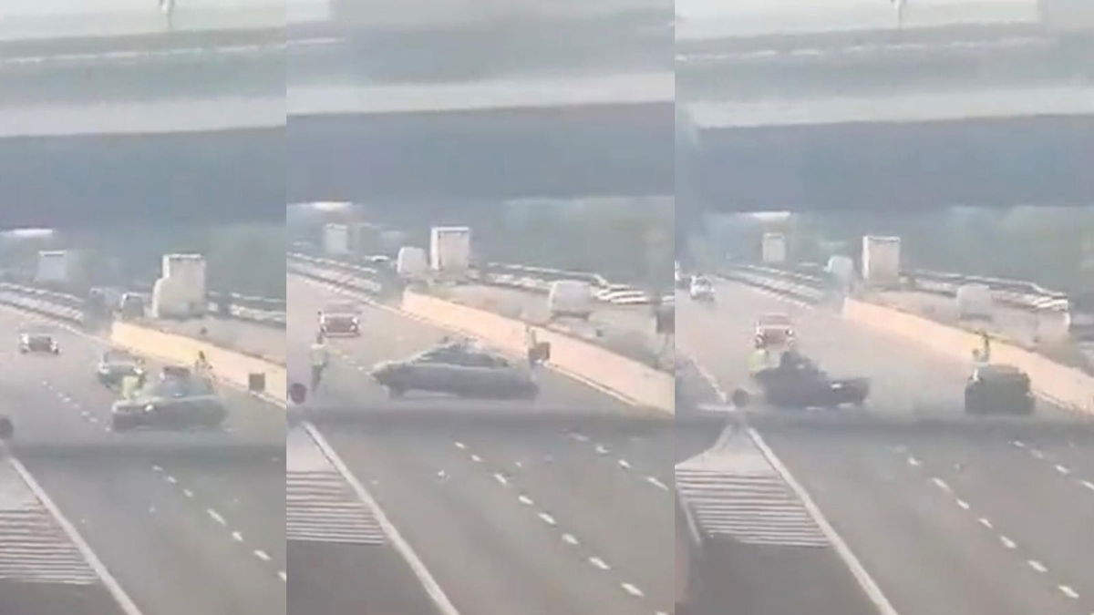 La volante della Polizia centrata sulla A1 da un automobilista che non si è fermato all’alt | VIDEO article-post