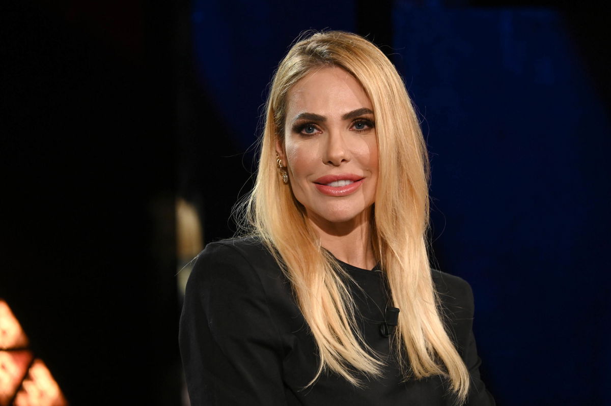 “Ilary Blasi caciottara”: le polemiche per le parole del giornalista su Twitter article-post