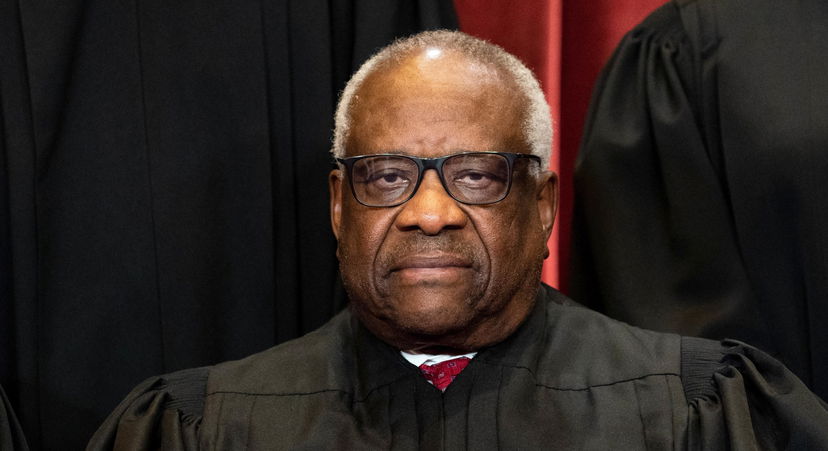 Clarence Thomas, il giudice della Corte Suprema Usa che rilancia la bufala dei “feti abortiti” nei vaccini article-post