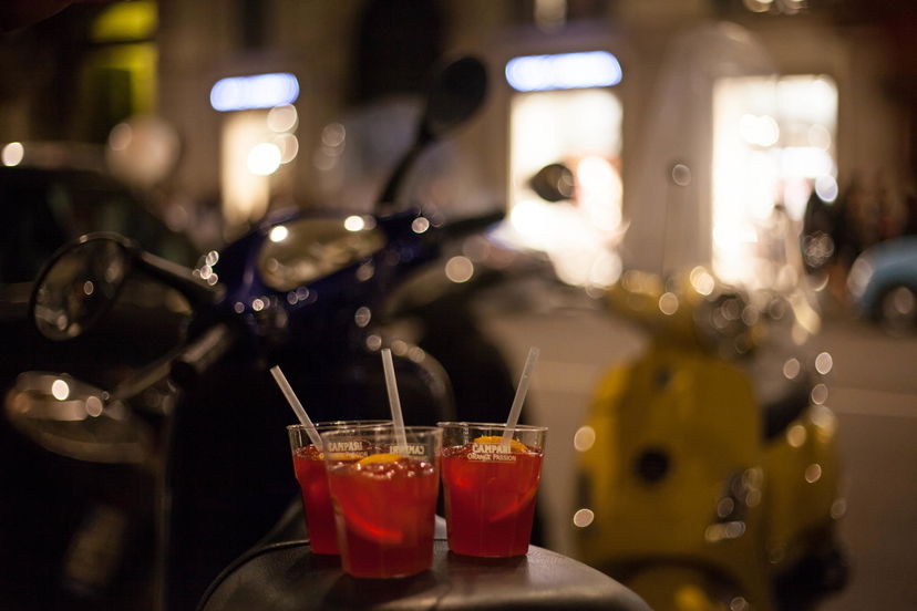 Il turista ubriaco che si arrampica per molestare due studentesse, cade e si rompe una gamba preview