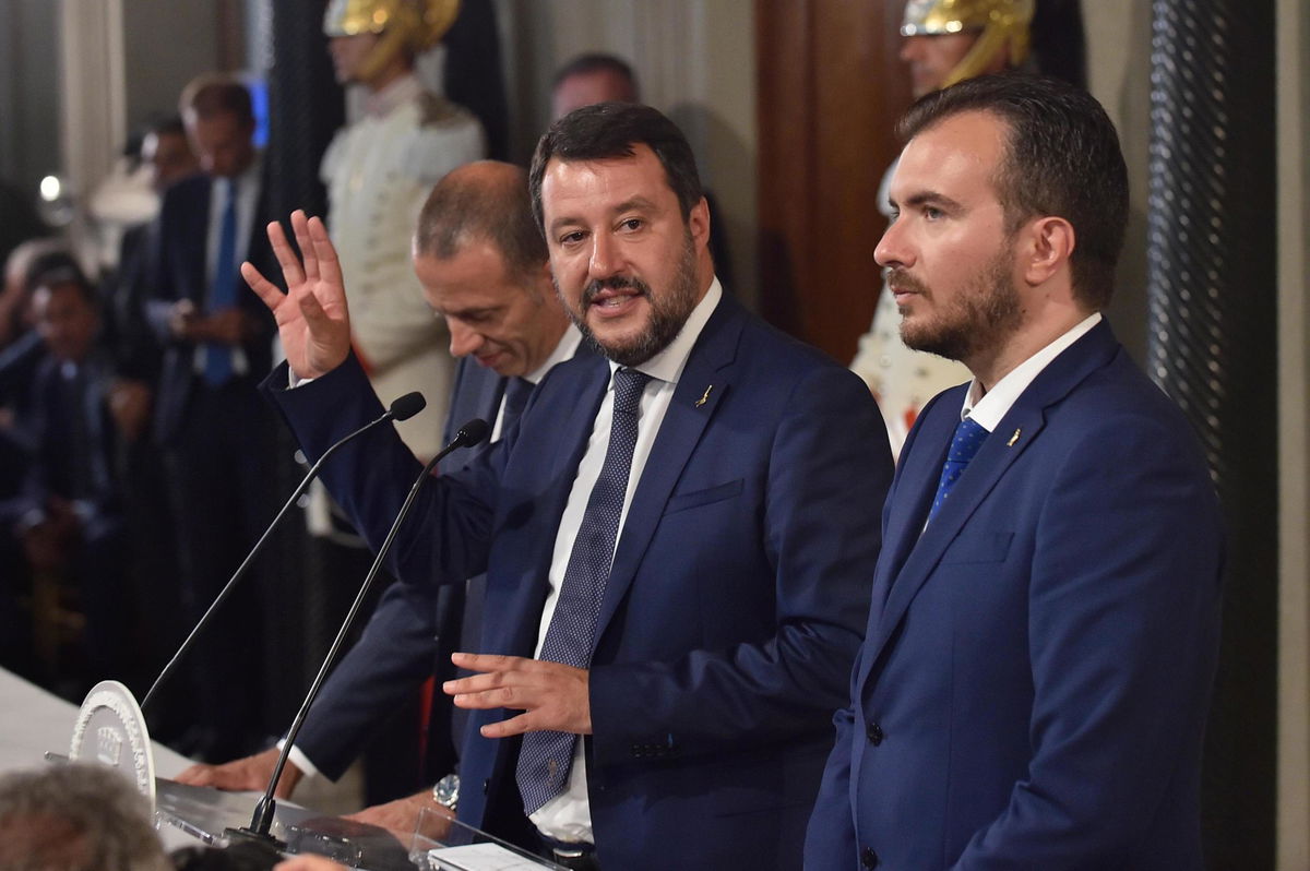 La Lega chiede un nuovo governo senza 5 Stelle. E Draghi esce dall’aula del Senato article-post