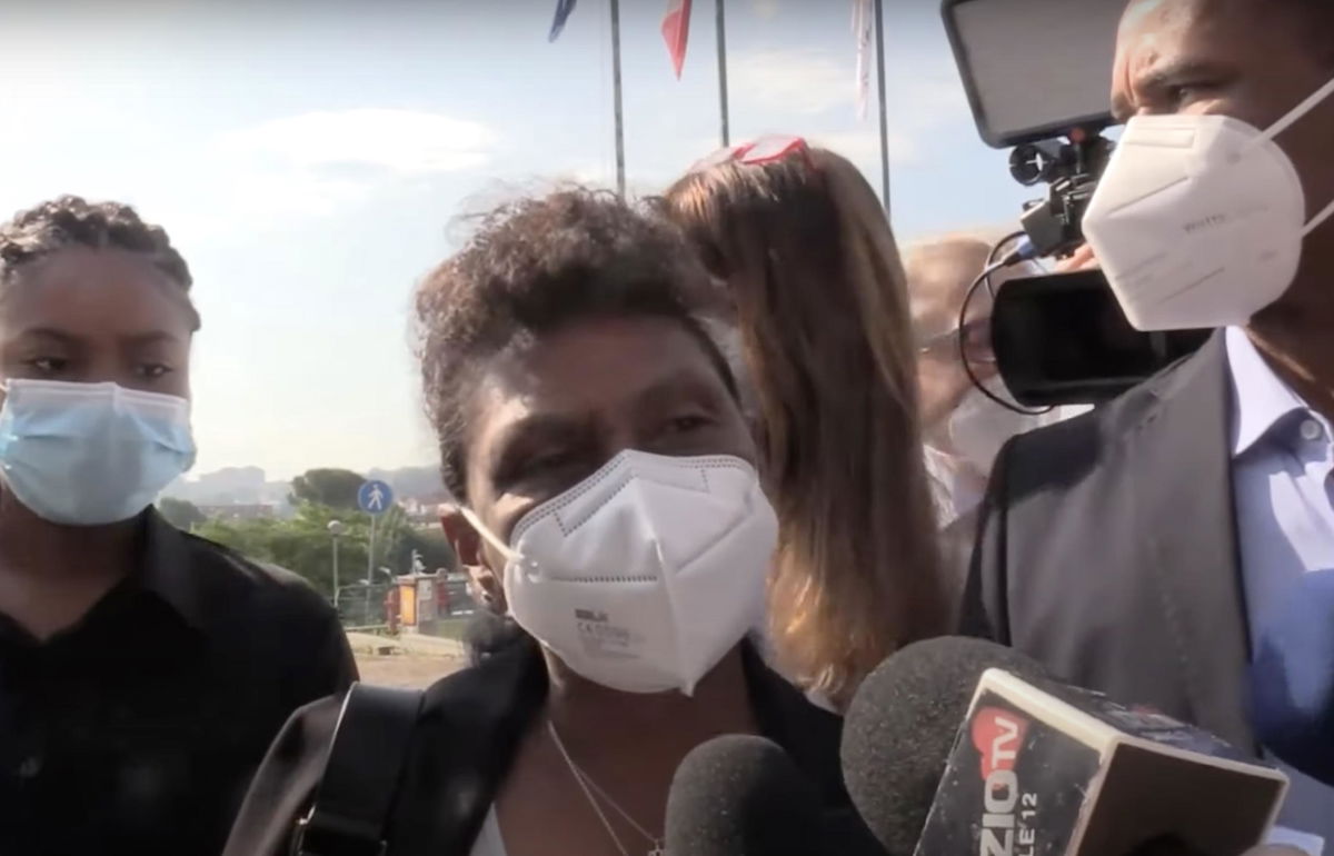 Le lacrime della madre di Willy Monteiro dopo la sentenza di condanna degli assassini di suo figlio article-post