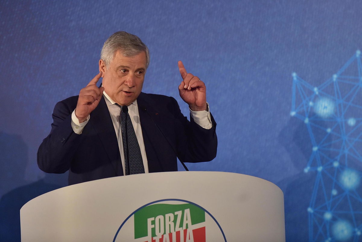 Il sondaggio politico che, per Tajani, indica il sorpasso di Forza Italia sul M5S dopo la caduta di Draghi. Anzi no article-post