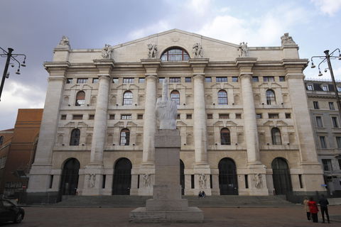 Sale lo spread e crolla la Borsa: gli effetti (prevedibili) della fine del governo Draghi preview