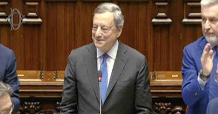 Standing ovation per Draghi