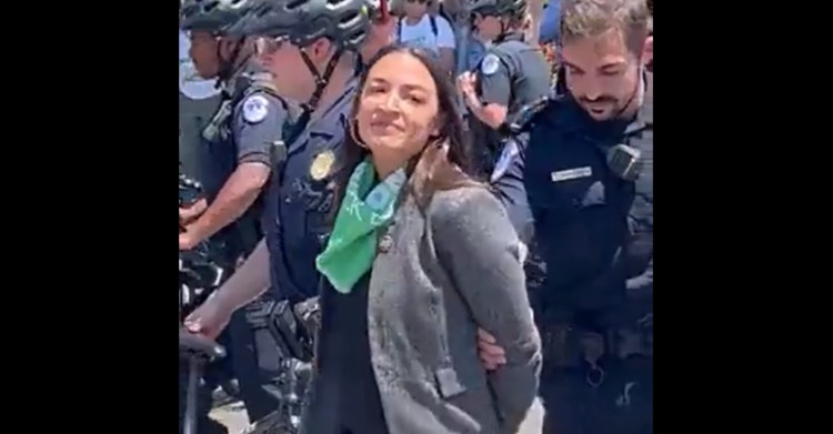alexandria ocasio cortez aborto arrestata