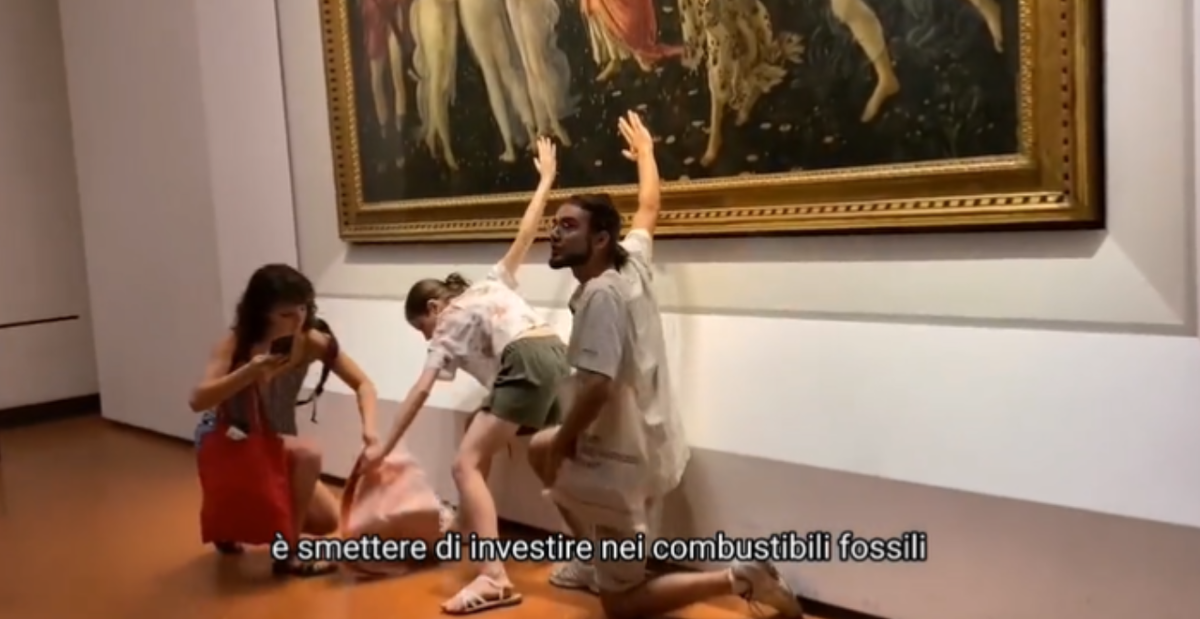 Gli attivisti per il clima che si “incollano” al vetro protettivo della Primavera di Botticelli agli Uffizi | VIDEO article-post