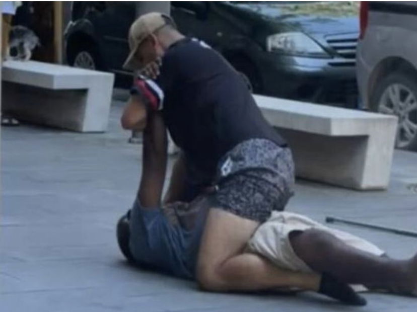 “Alika Ogorchukwu è stato finito a mani nude”. Non ci fu alcuna molestia article-post