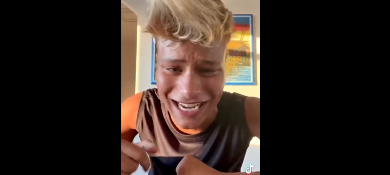 La vera storia di Denis Dosio che piange perché gli hanno chiuso il profilo Instagram | VIDEO article-post