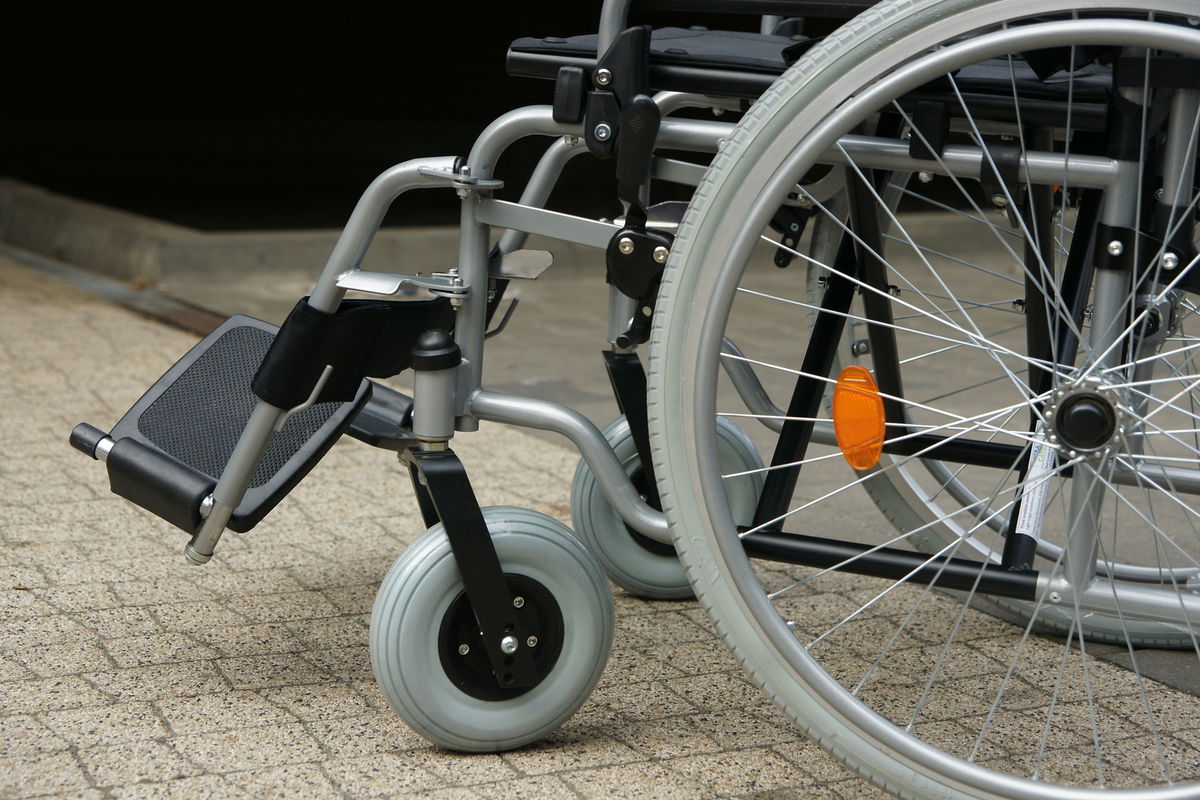 Siena, le rubano la carrozzina “per fare un giro” e gliela distruggono: “Mi avete spezzato le gambe” article-post