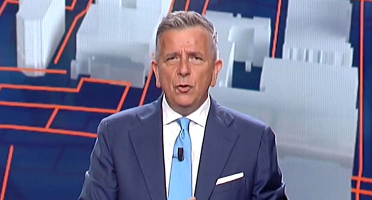 Giuseppe Brindisi se la prende con Elio Vito che gli aveva dato dello scendiletto di Berlusconi article-post