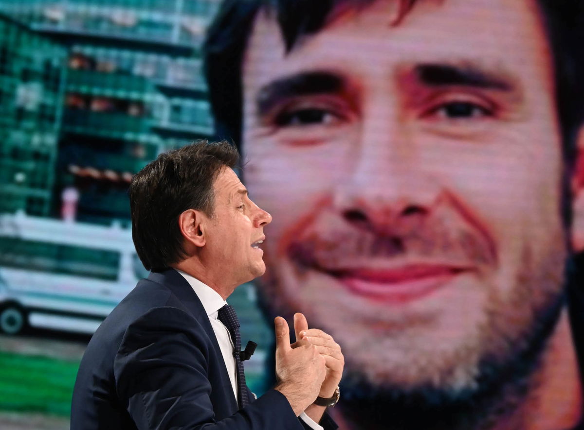 “Se vuole tornare, deve cambiare vita”, Giuseppe Conte avvisa Alessandro Di Battista article-post