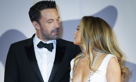 Perché dobbiamo preoccuparci se sui social tutti parlano di Jennifer Lopez senza aver capito niente preview