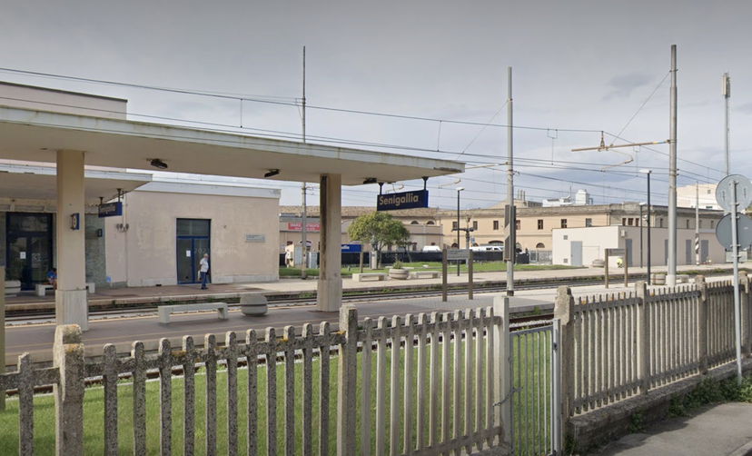 Padre e figlio travolti e uccisi da un treno merci a Senigallia article-post